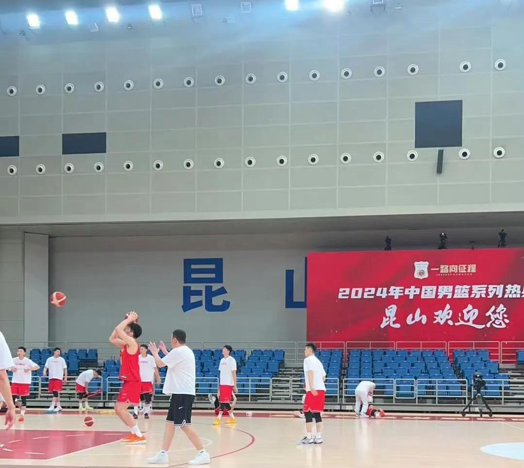 【今晚央视直播中澳男篮热身赛】6月25日晚，2024年中国男篮系列热身赛内部教学