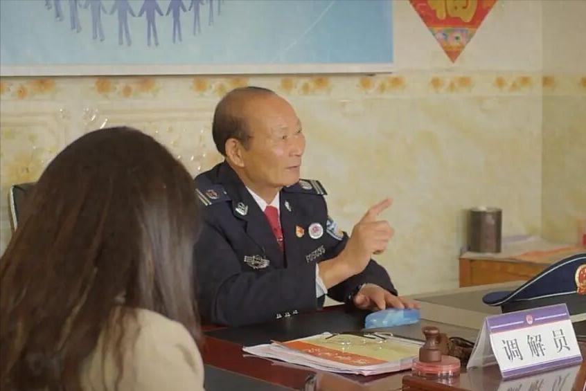 江西抚州又有新片开拍，这次主角是大家熟悉的欧阳奋强。

1月5日，电影《老娘舅》