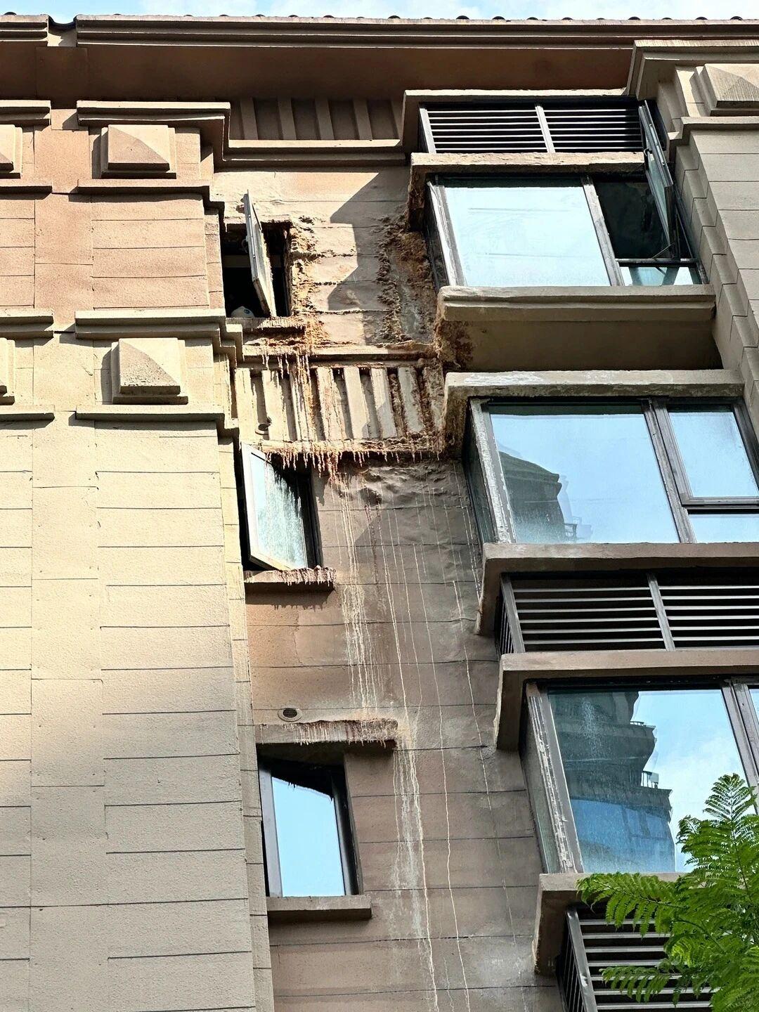 一天未住的新房化了
看着膈应人不？
反正我是膈应的很

这是网友发的帖子
收房两