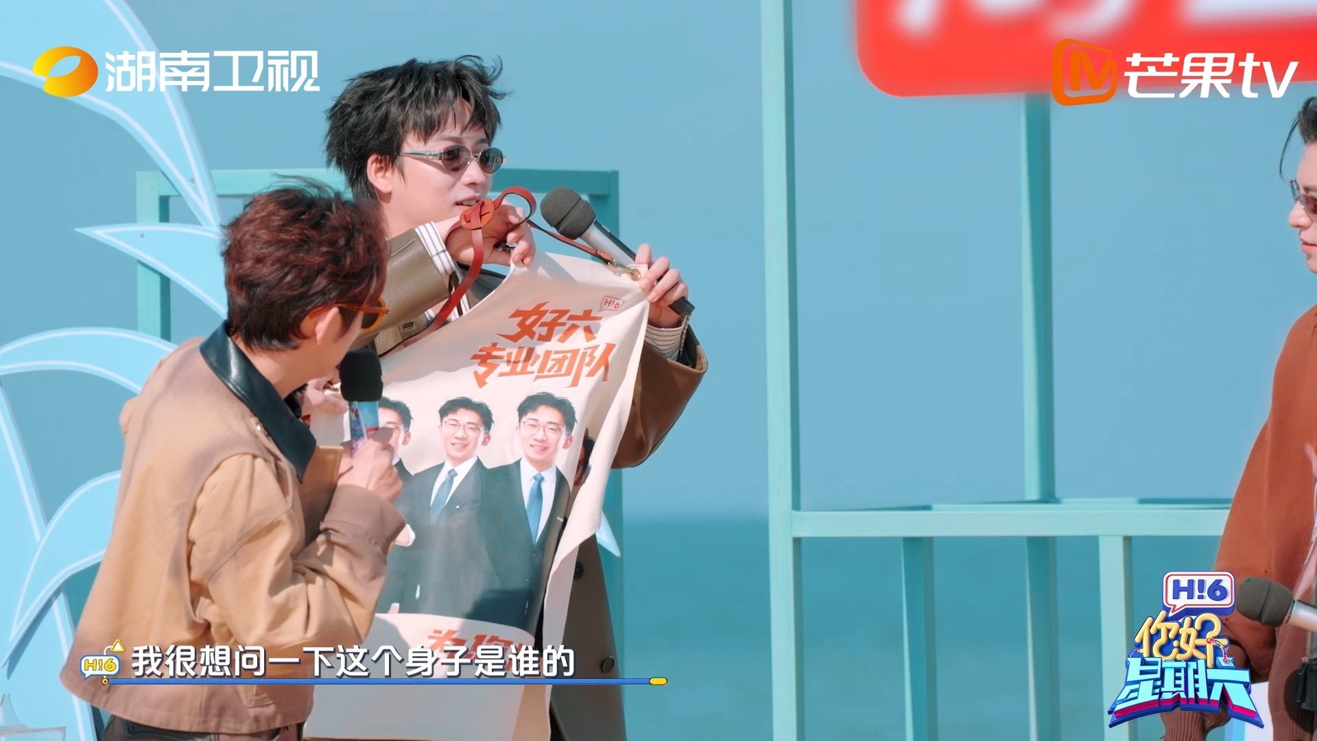 杨迪双开肩围裙那咋了？我们杨迪不能 P图肩膀吗，当然也不管身体是不是用的别人的，