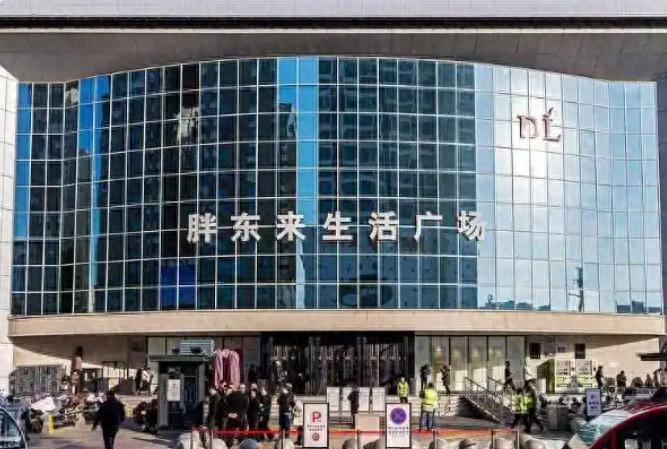 胖东来闭店一天整条街都没人出摊，商业本就该共生共赢。

最近许昌一条采访视频戳中