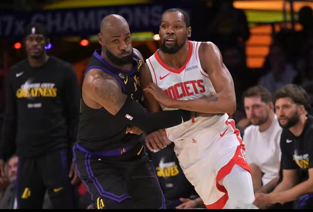 詹姆斯三分 火箭能否化解难堪？西部四五名种子横扫对决历史已是二十年前旧事NBA季