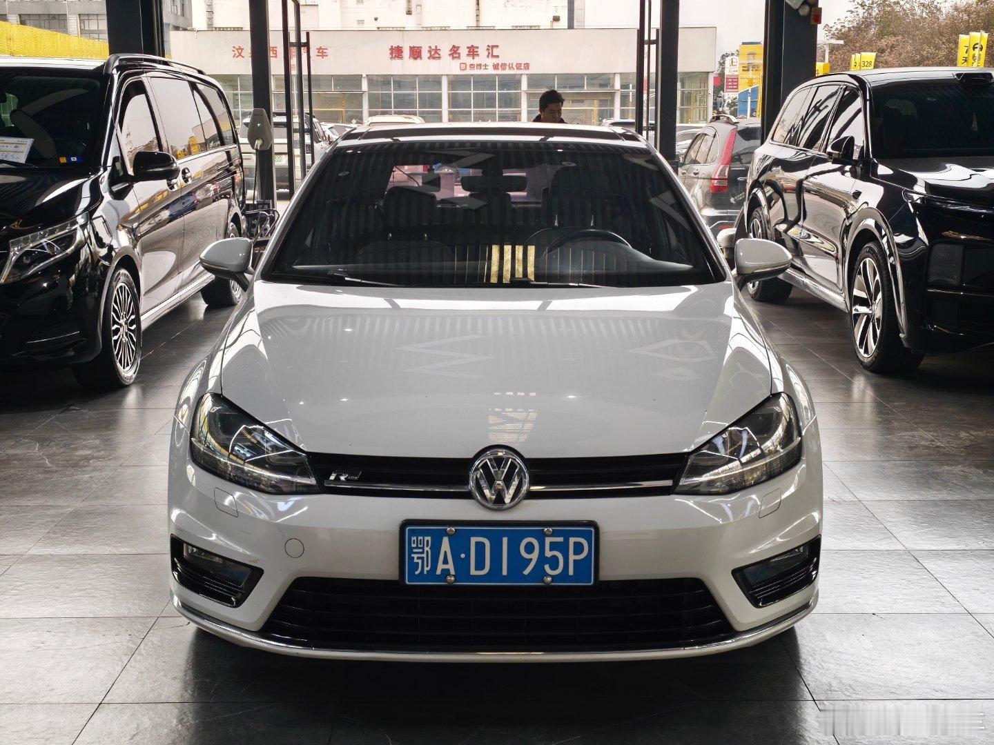 最新拿下一台17年高尔夫r-line 这车我在行啊 真好开 r-line版本颜值