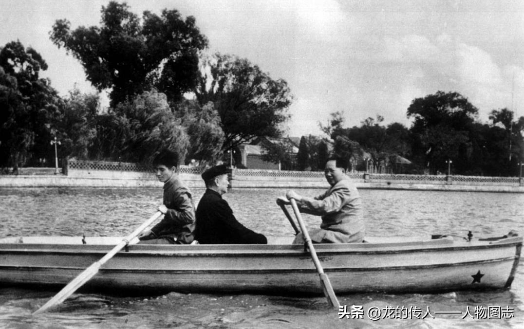 1952年毛主席与程潜在中南海