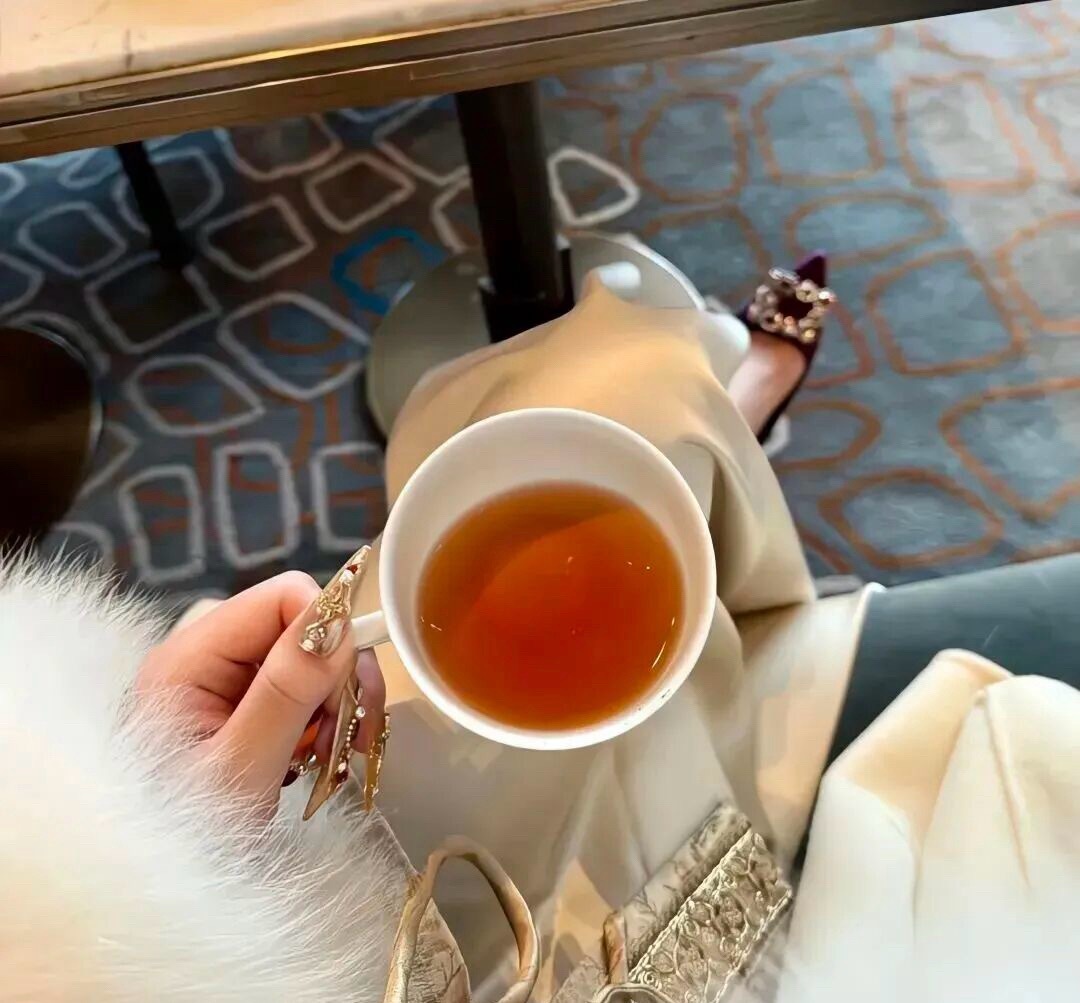 🌳✌︎•‿•✌︎ 🍊 ʺ̤“像我这种人 生来就是干大事的，吃大餐 睡大觉 行