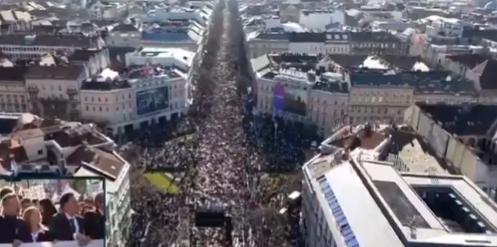 【支持与反对欧尔班的大型集会在布达佩斯举行】匈牙利首都目前正举行两场大型示威活动