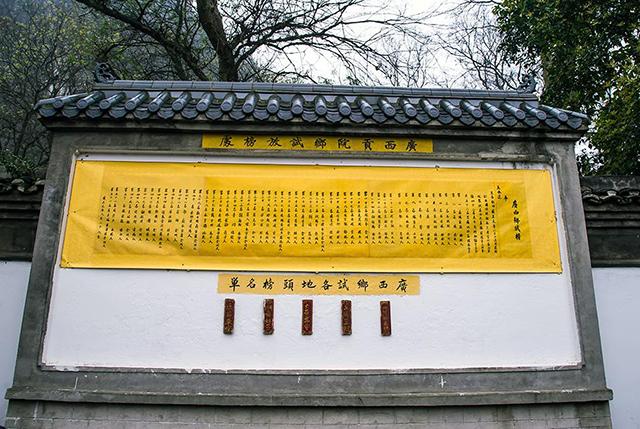 能不能考中进士，读书人心里还是有点数的，而能否中状元，纯属瞎猫碰死耗子。
康熙六