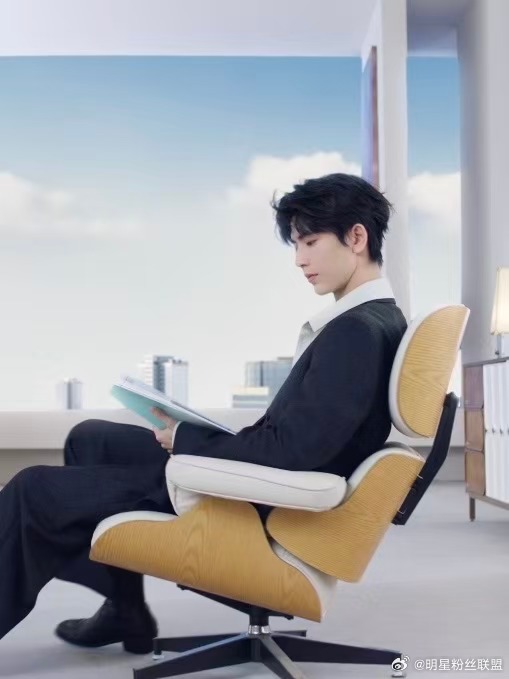 张凌赫解锁华帝人生净界华帝厨电好用好看好清洁华帝品牌代言人张凌赫张凌赫拿下华帝品