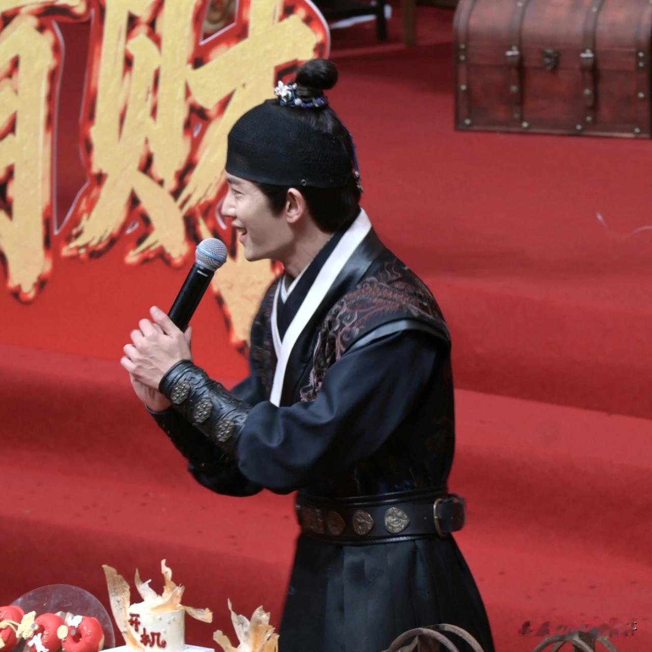 财哥读这一点肯定是不招人喜欢的，
更何况因为这个事情害妹妹没了手指
但是能从诏狱