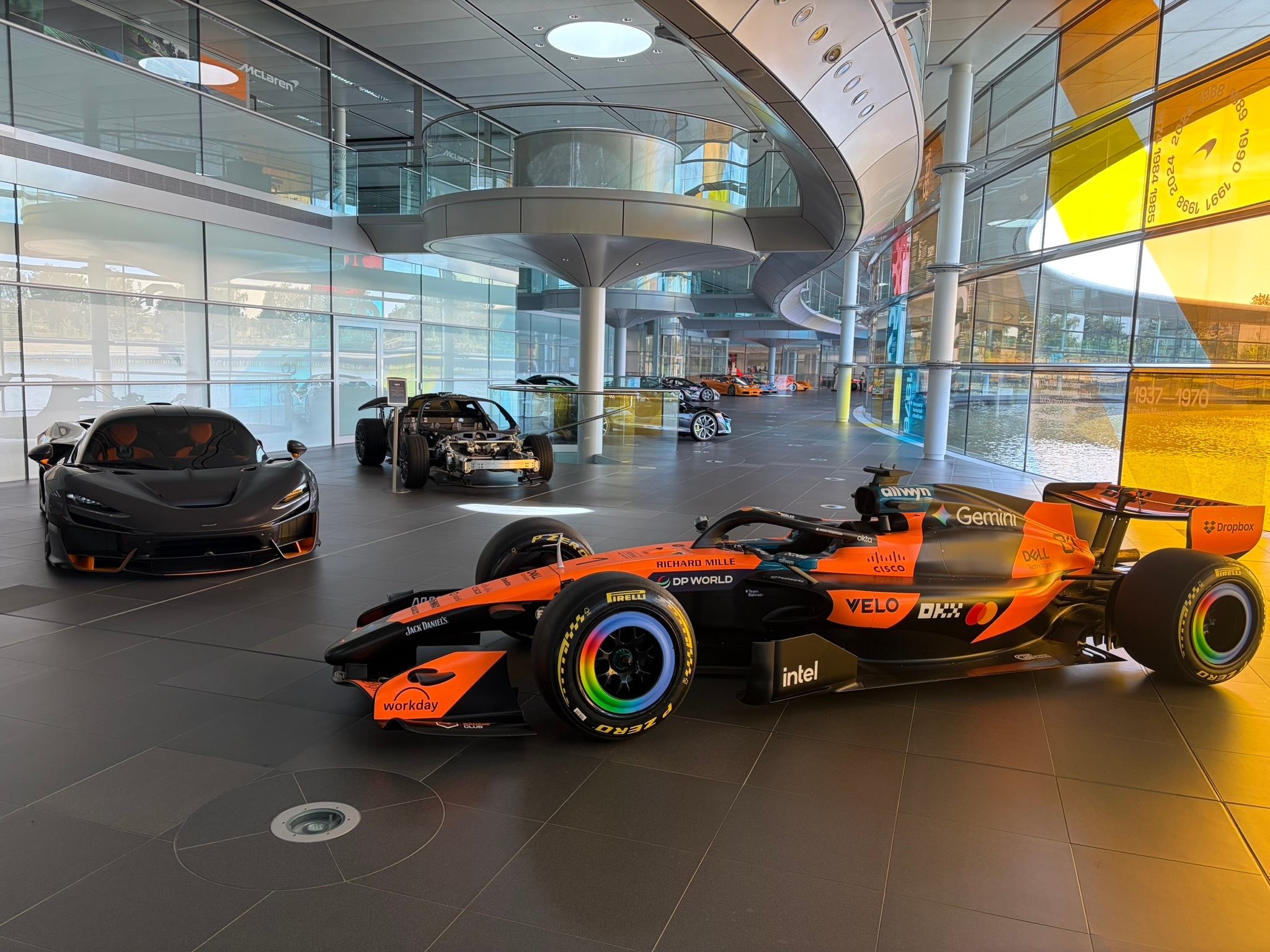 F1[超话] 阿布扎比主权财富基金控股的迈凯伦去年亏了13亿美元 ​​​