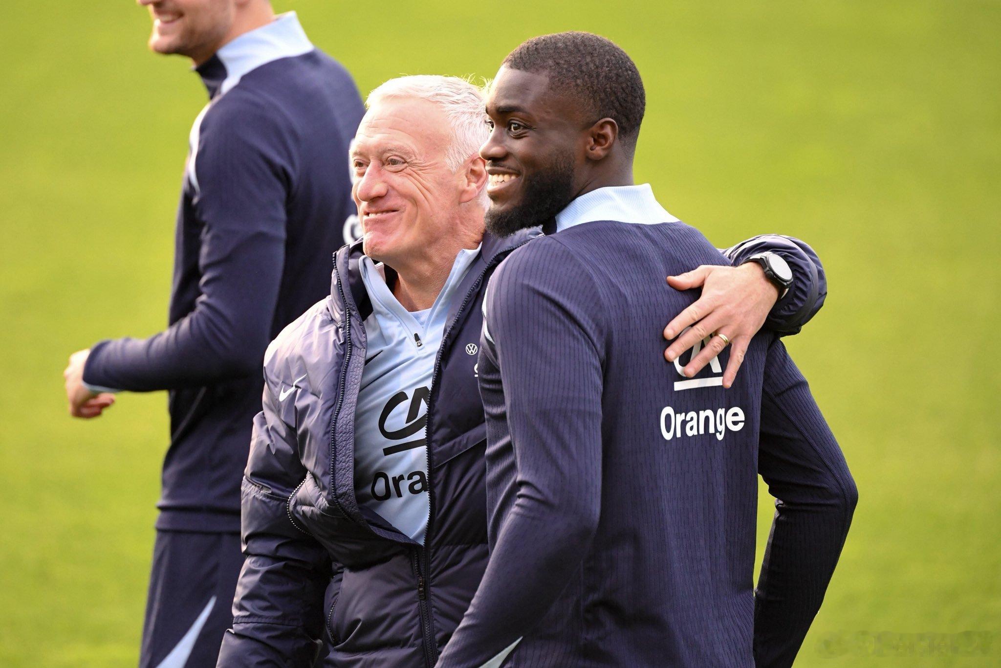 🚨🇺🇸我與迪迪埃·德尚談到了達約特·烏帕梅卡諾及其合約情況：“我知道他的合