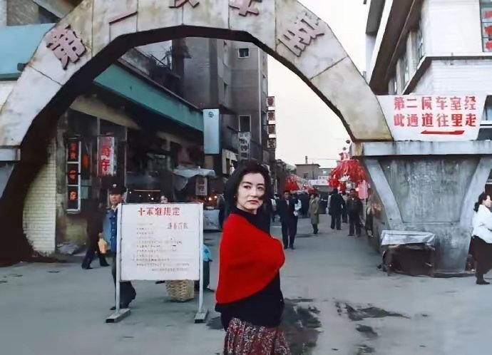 1990年电影《滚滚红尘》剧组在长春取景，摄影师岳鹏飞受委托拍摄了这组照片，记录