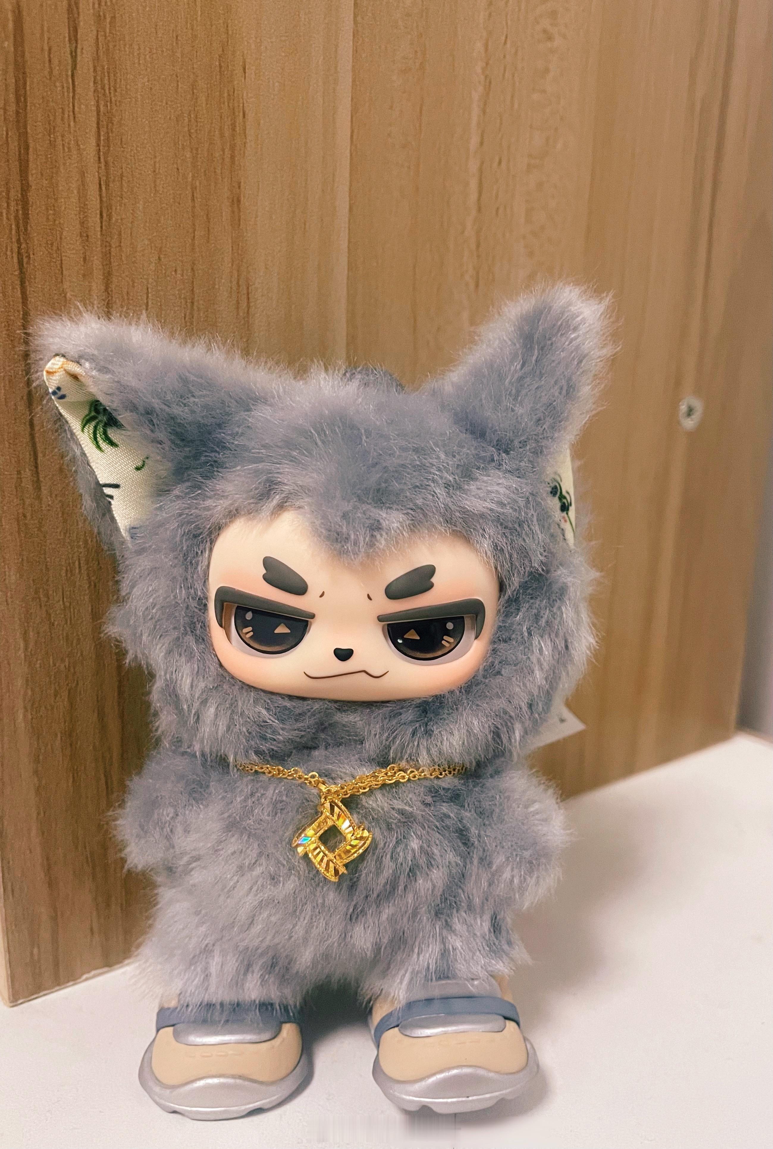 2.0的小嗷光溜溜的 还是一代有衣服好看