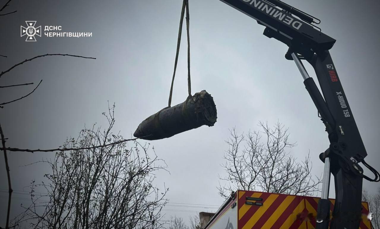 俄罗斯“匕首”高超音速导弹的弹头在切尔尼戈夫州某地被乌方人员发现。

你觉得乌克