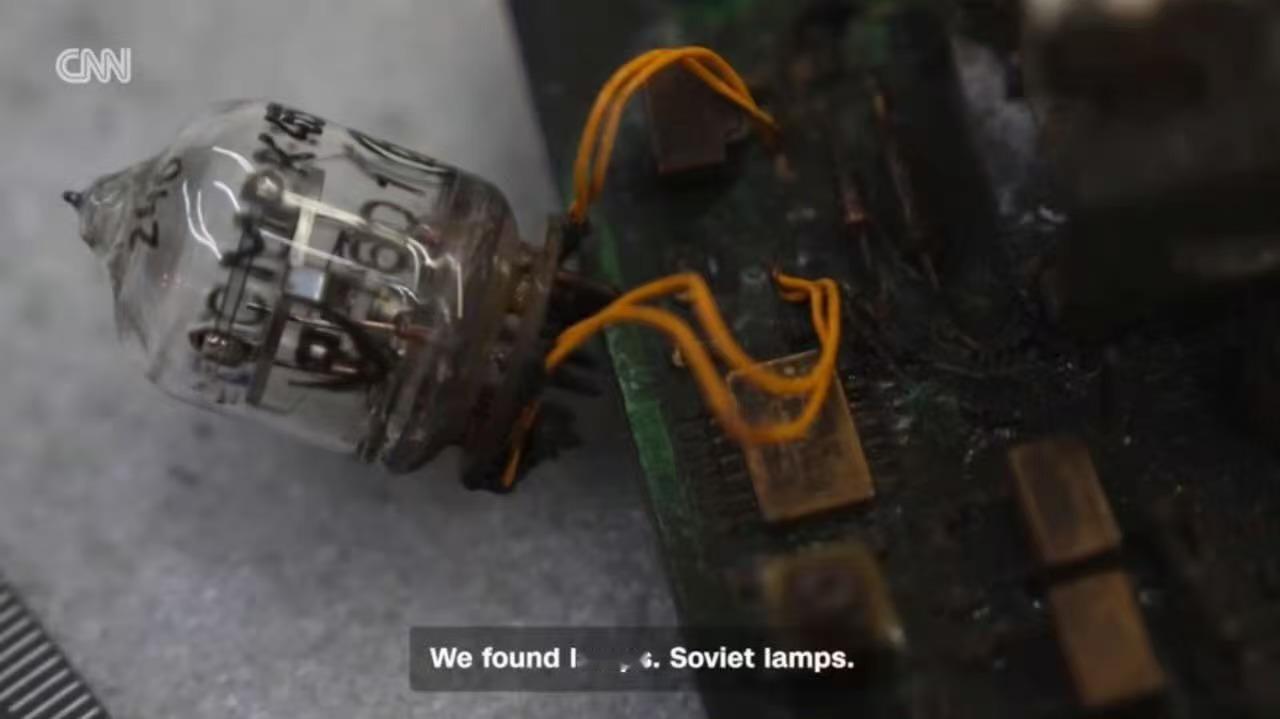 俄罗斯“榛树”导弹，竟然使用电子管？

据CNN拍到的所谓榛树导弹残骸，里面居然