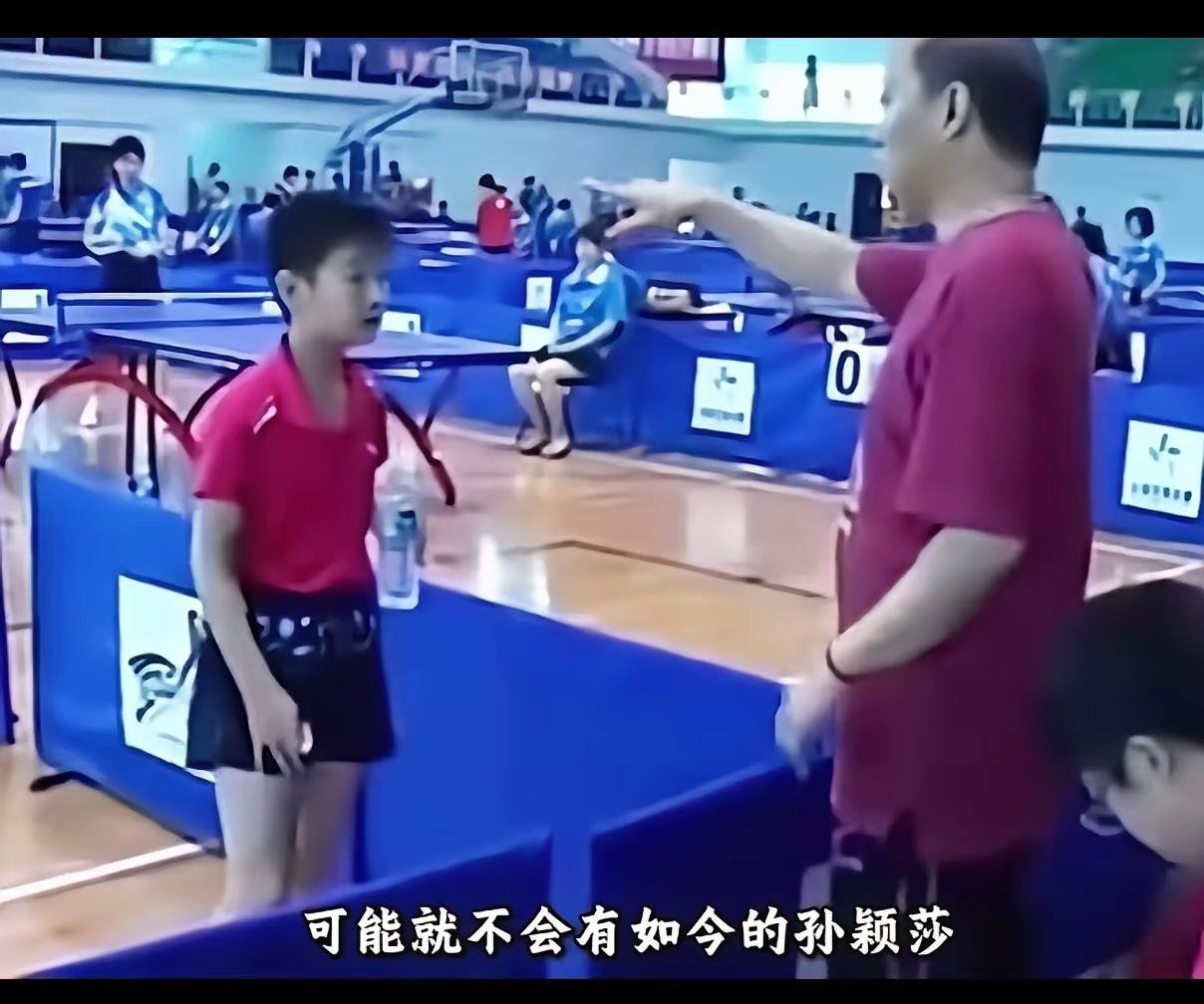 瞧，这才是当年的老孙，和当年的小杨！老孙真小啊，也就十岁不到的样子，看着挺谦逊的