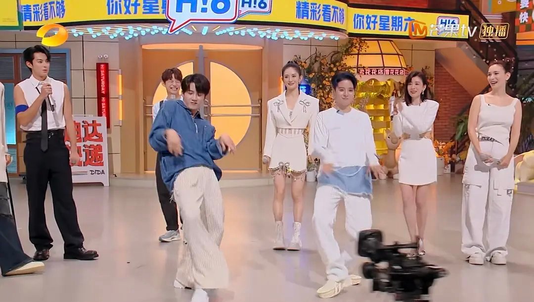 你们不觉得檀健次跳舞很油腻吗?太用力了 ​​​