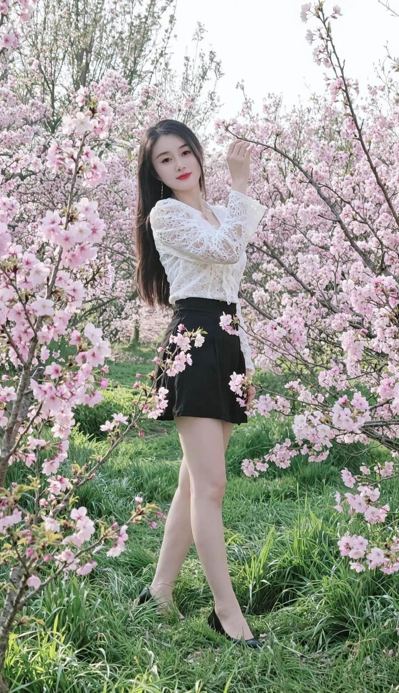 以简心观世，以微笑迎春，花有清香，人有安然。