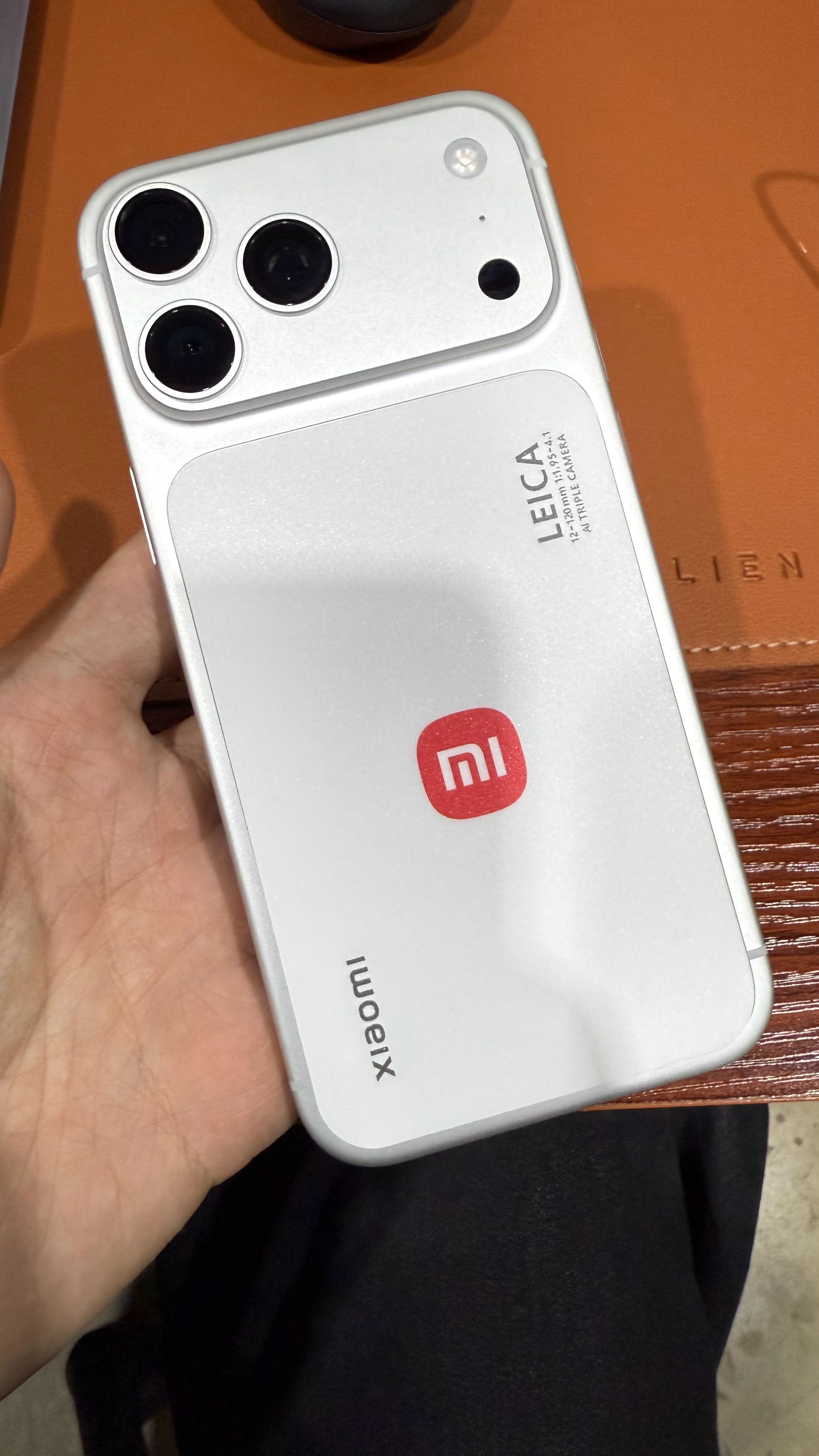 众所周知：我手上这台就是加州小米17ProMax