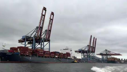 中方刚叫停运营，美官员准时介入，禁止中企竞标，巴拿马悔之晚矣

这起围绕巴拿马港