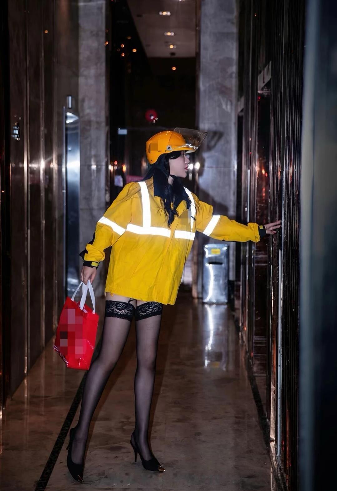 都市女骑手，时尚与安全同行！