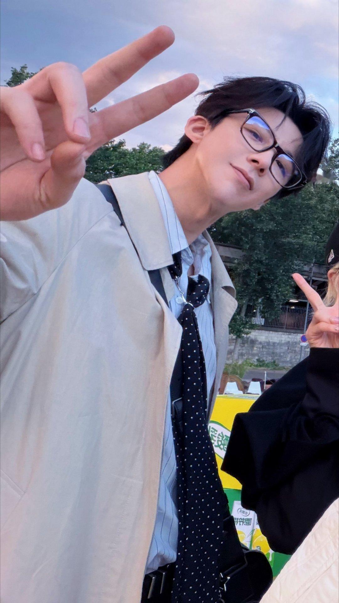 好嫉妒小V脸 ​​​