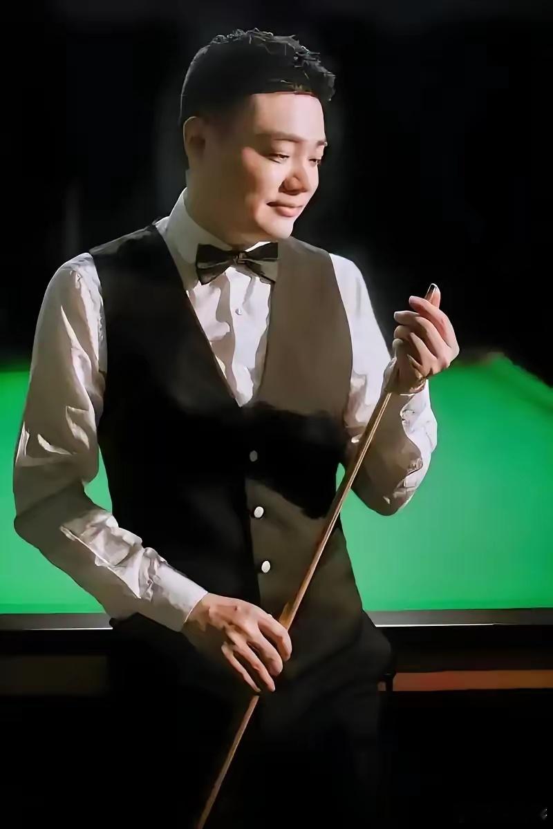 奥沙利文对着镜头一字一句地说：没有丁俊晖，我们这帮世界冠军，现在全在开出租车。你