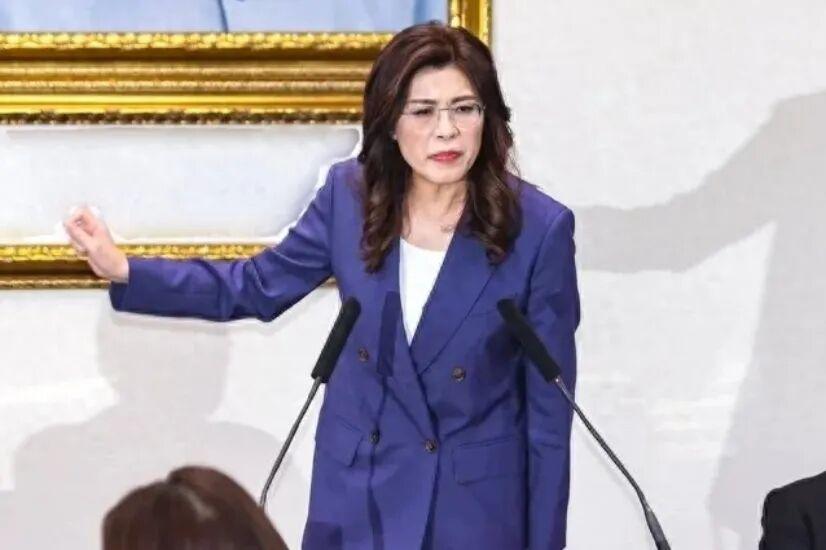 郑丽文“访美”之前，突然发布了一番奇谈怪论。

这几天，郑丽文马上要去华盛顿了，