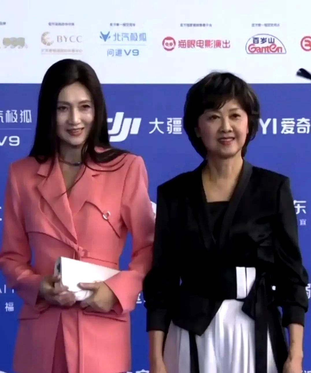 有时候，太过自信反而是个“坑”。
 

82年林芳兵试镜《西游记》女儿国国王，完