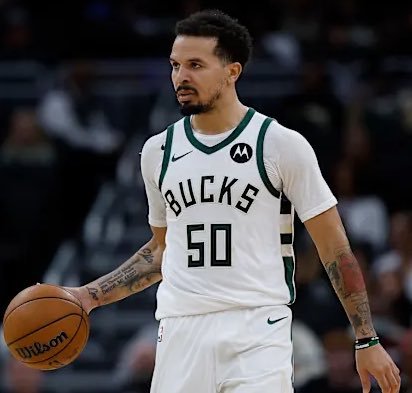 Shams：雄鹿队已将科尔·安东尼和阿米尔·科菲交易至太阳队，换来理查兹和海斯戴