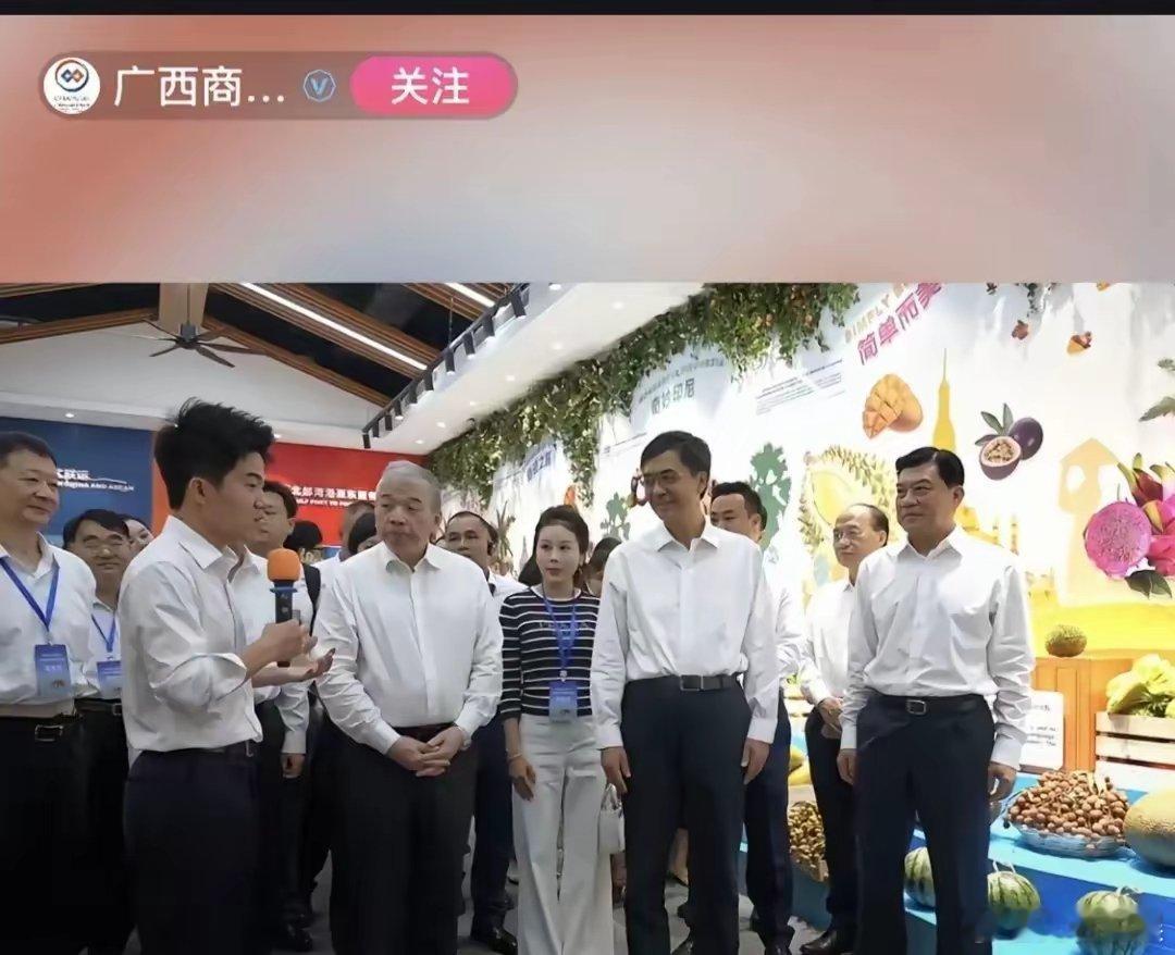 大家不要再羡慕董宇辉了。就这一点，我们可能一辈子也学不来。就只要你把话递给他，不