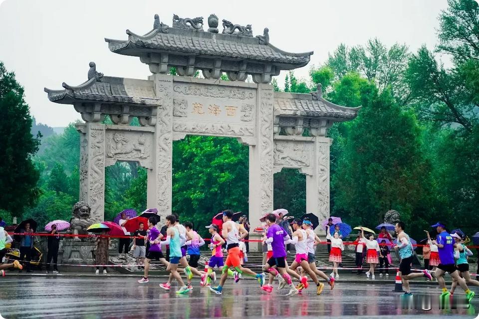 三伏天跑马的宝子看过来！挖到个自带空调的“神仙赛道”  

宝子们！谁还在高温天