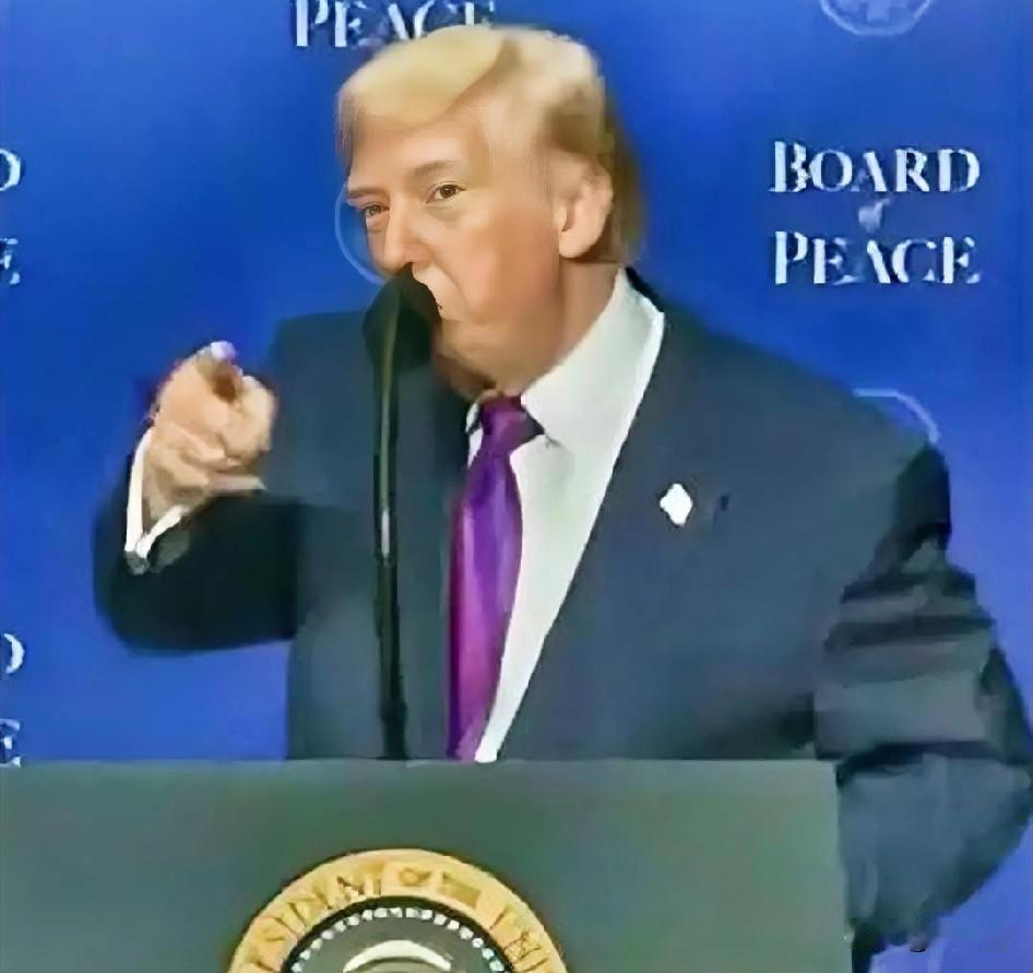 文化的差异有多可怕，
特朗普竟然这样夸：“中国军队的整齐，把头盔摘下来放平，可以