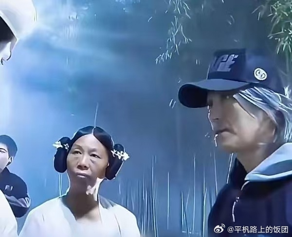 可以去给空虚公子抬轿子 