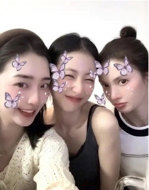 周雨彤 我们不是电脑是人  谁懂啊，有一种友情叫我比你还懂你自己！有一种友情叫周