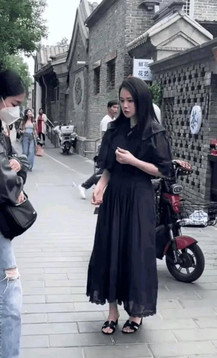 55岁的的伊能静，感觉状态怎么样？