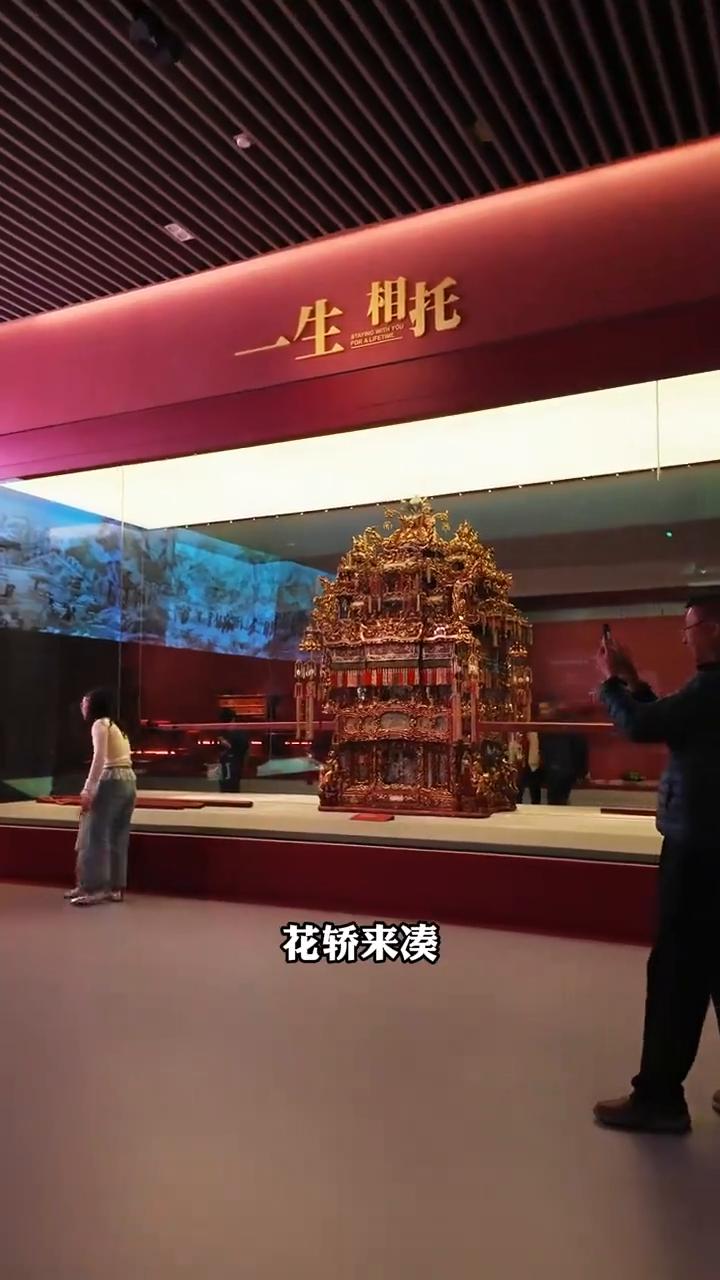 国宝不够，花轿来凑。喜欢这个博物馆的人会觉得它独一无二，位列省博之首。不喜欢的人
