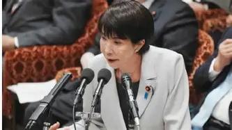 这回高市早苗要气炸了。高市早苗前几天刚在印度跟莫迪认下 “兄妹” 名分，带着一肚
