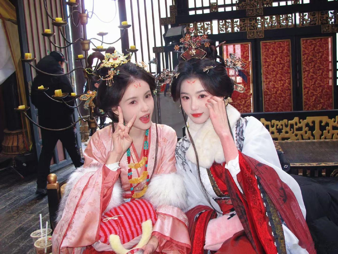 孔雪儿林小宅合照孔雪儿林小宅合影好养眼的两位