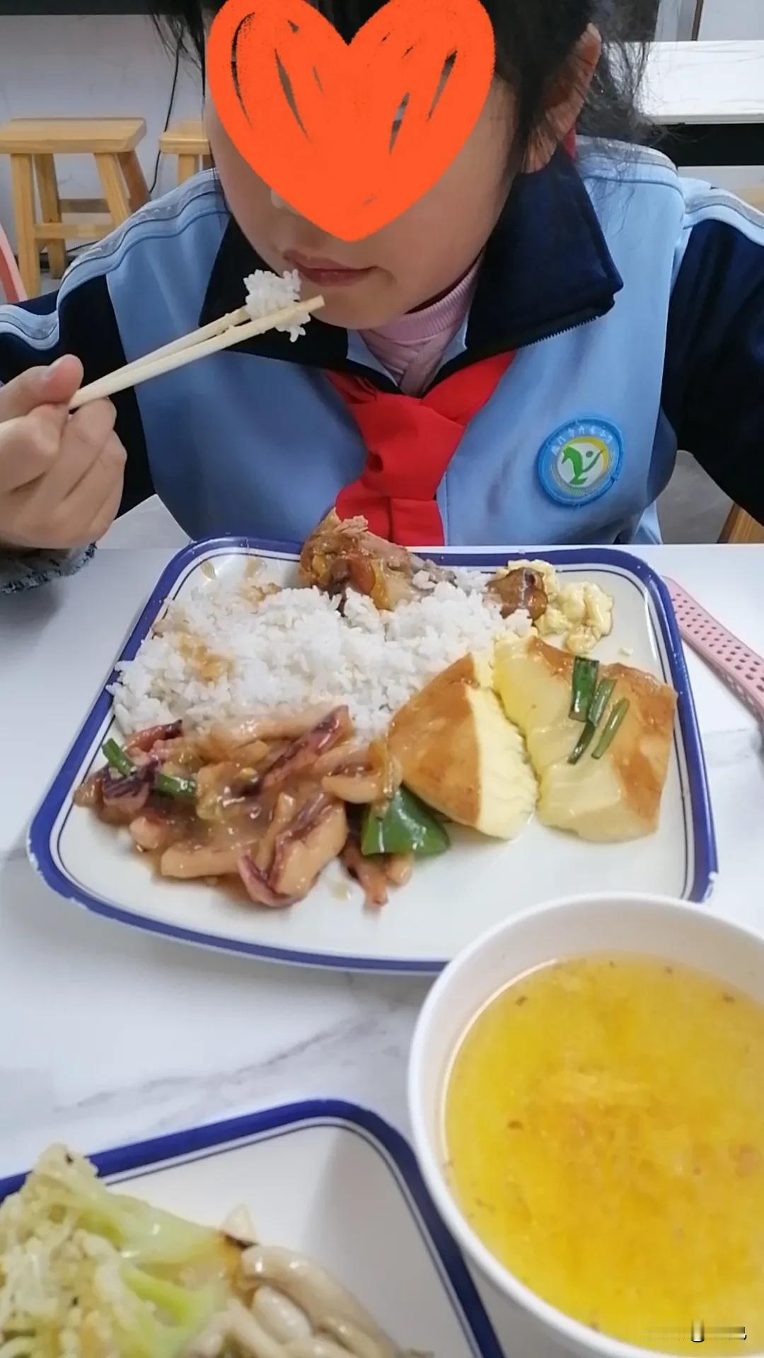 做生意真难！老婆租了个店面开托管班，因为质量过硬，成了学校门口最大的托班。但成本