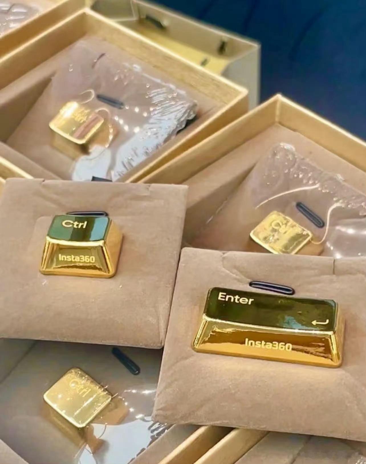 公司奖励员工的黄金键帽价值4万在这家公司的目标就是吧键盘镶满然后退休！ ​​​