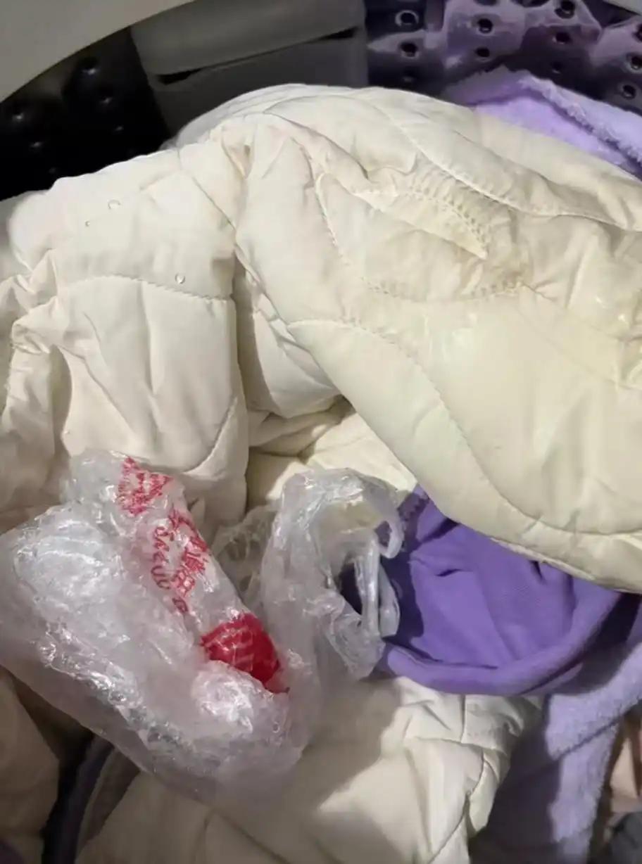 “什么原理？！”山东，一女子用洗衣机洗衣服时，意外发现这次洗过的衣服格外干净，原