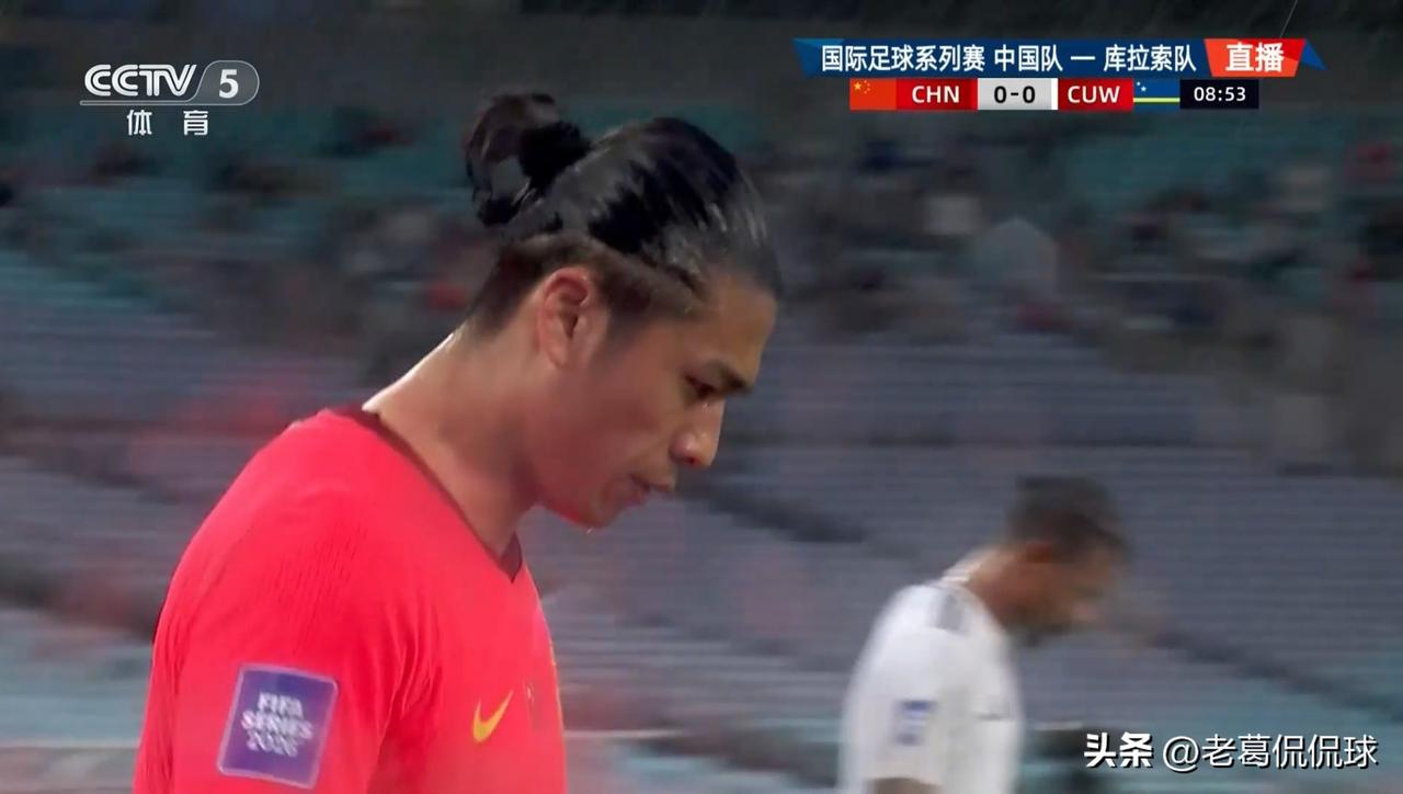 中国男足新任队长张玉宁真是功不可没！在今天中国男足以2：0战胜库拉索男足的热身赛