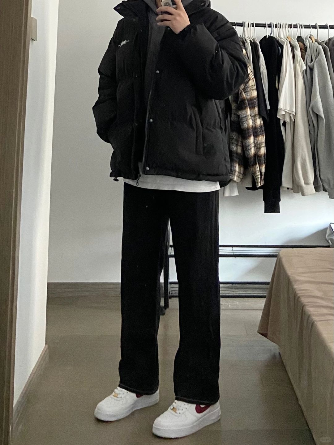 男生冬季穿搭｜假两件棉服➕黑色牛仔裤！