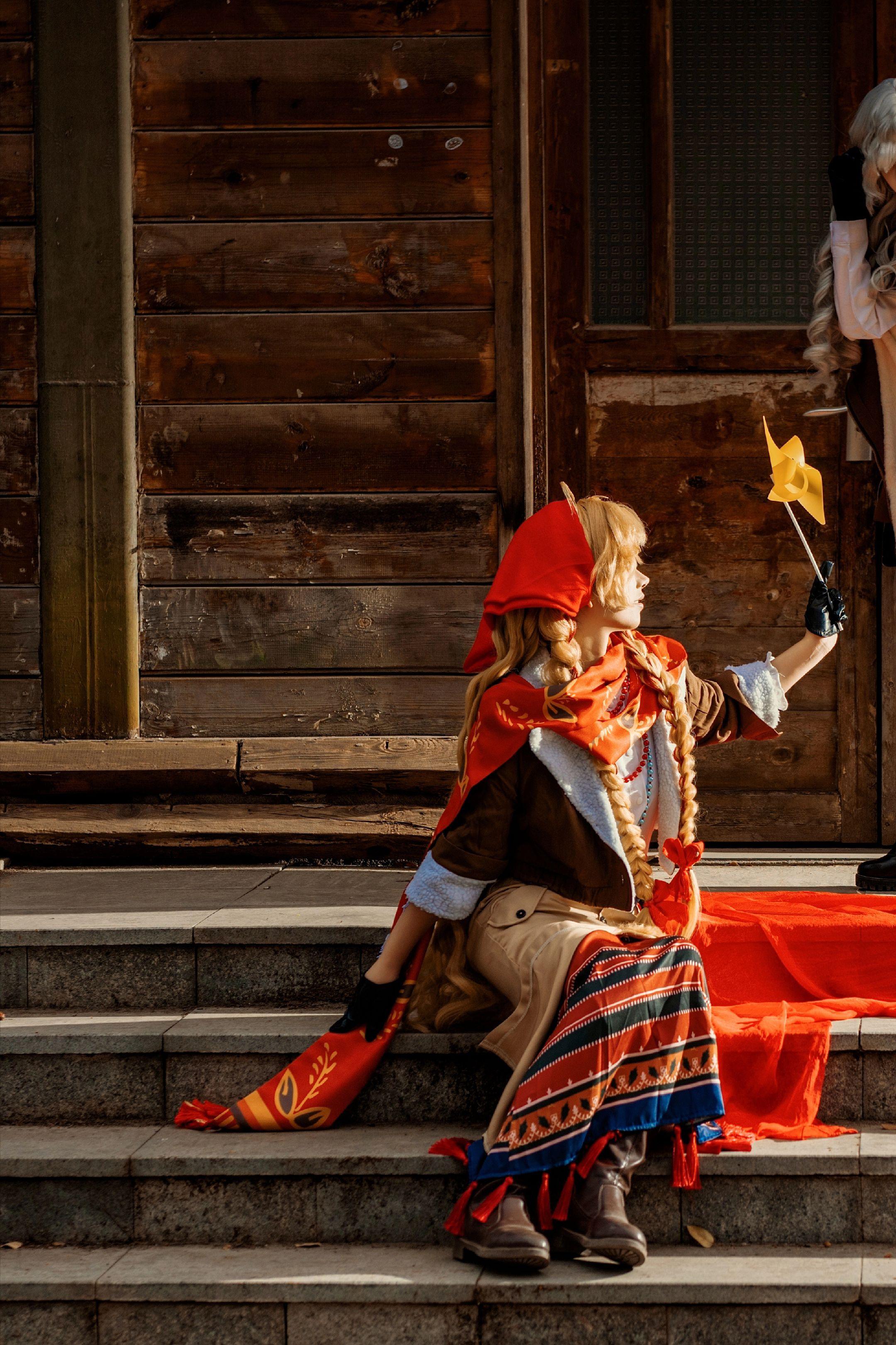 在阳光明媚的时候孩子们都喜欢拿着风车在教室外面玩，北方哨歌同志，你想要...