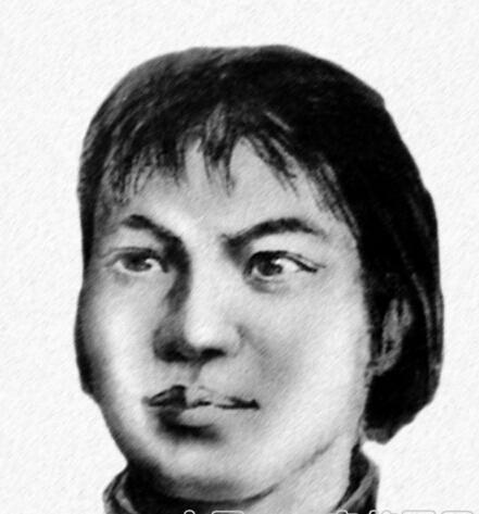 1927年12月3日，武昌阅马场出现了令人不敢直视的一幕：一个年仅28岁的女人，