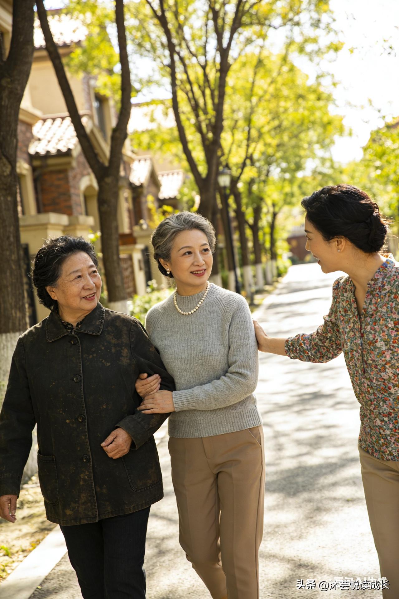 小10岁的我，竟被65岁表姐碾压！女人老得快，真不是年龄的错
 
前两天，从北京