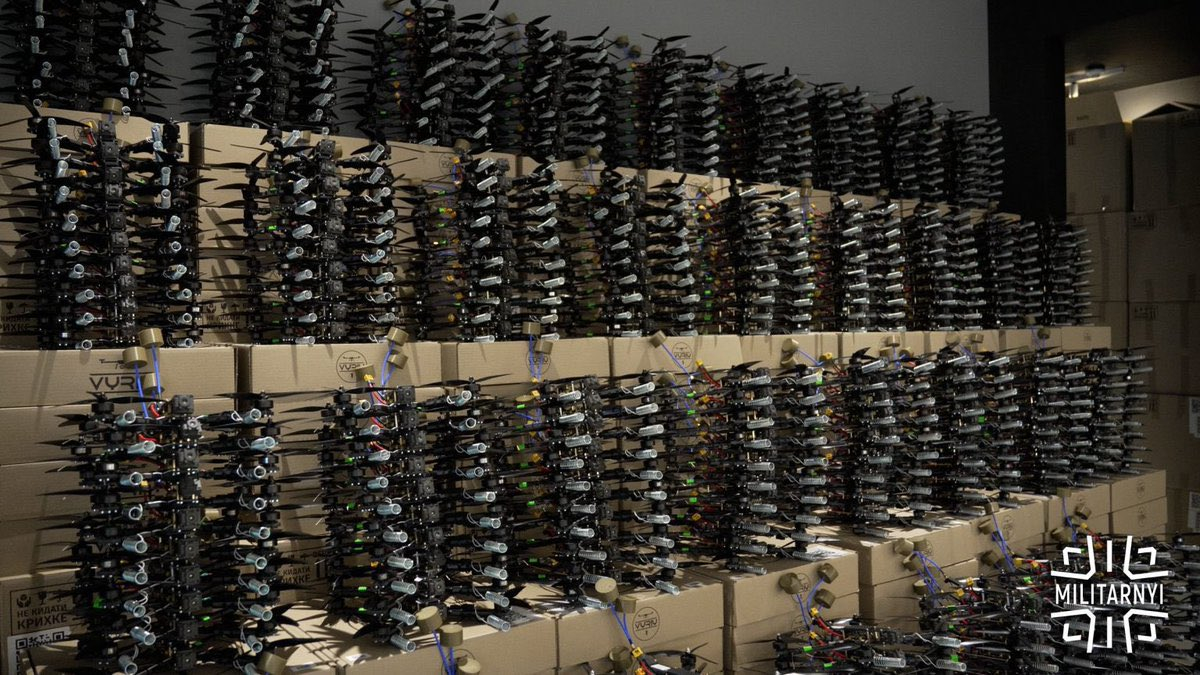 彭博社报道，乌克兰目前每年生产400 万架不同类型的无人机，用于打击战场上和俄罗