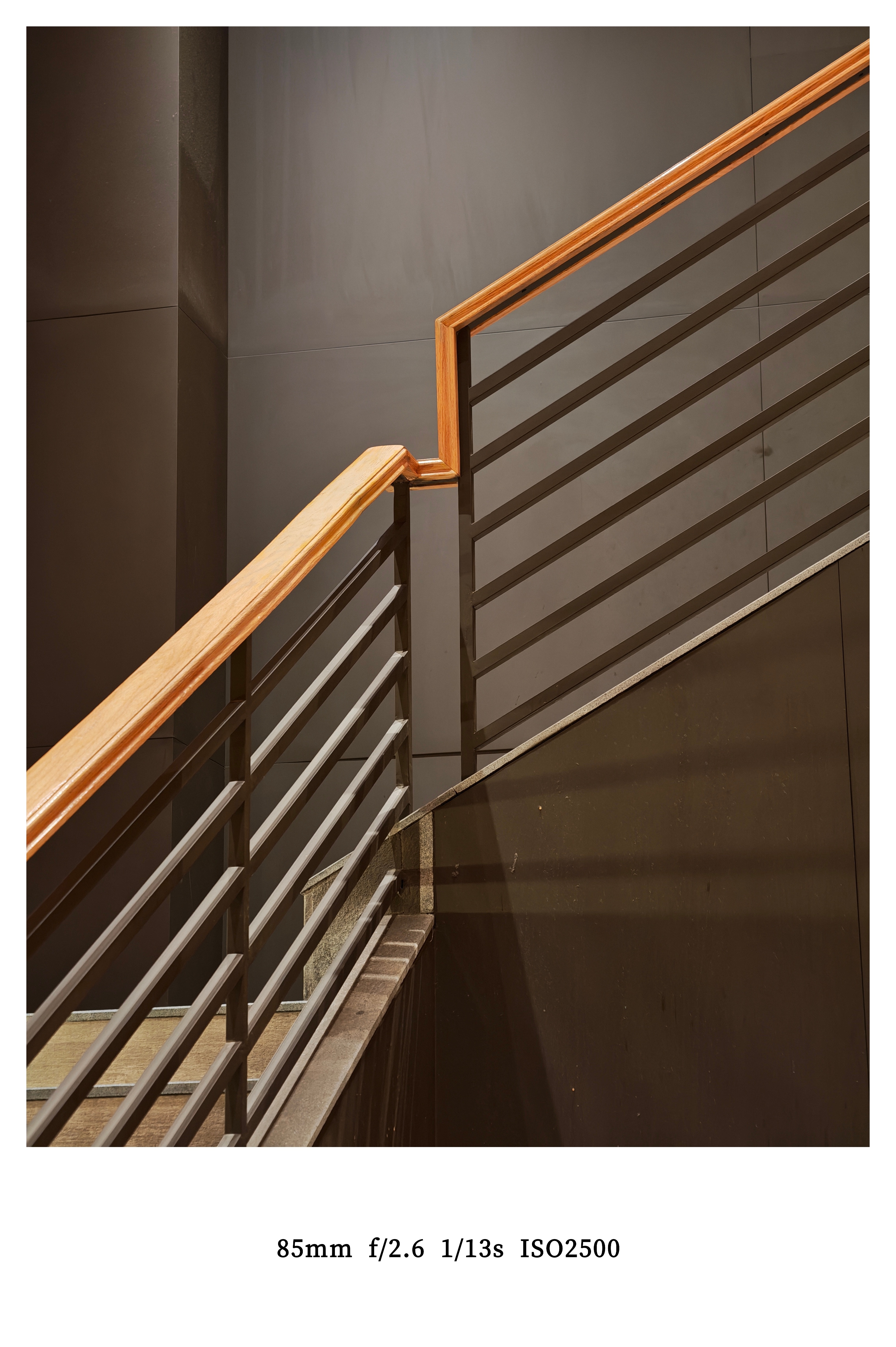 昨天晚上用荣耀Magic8 Pro随手拍的建筑中的线条。 ​​​