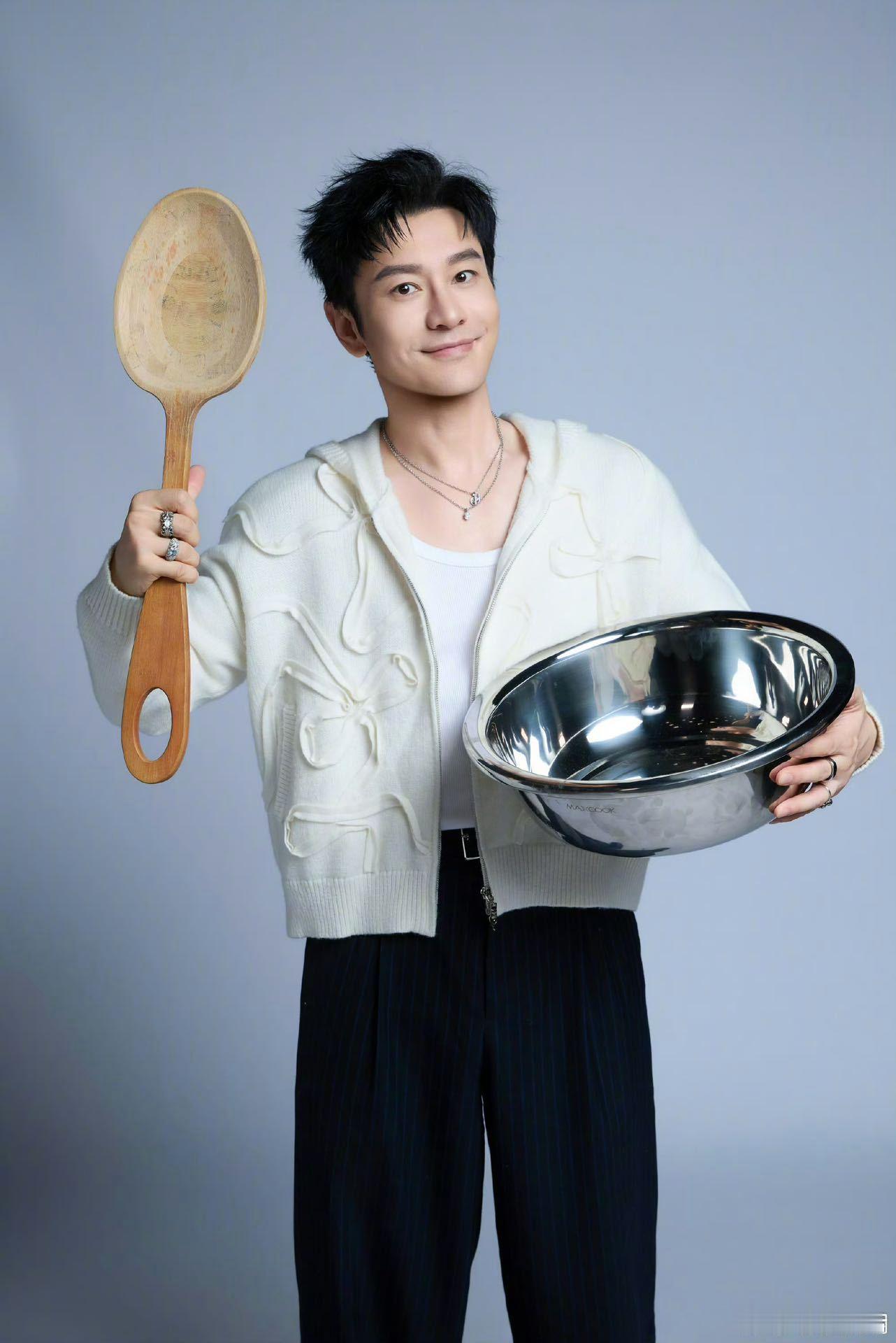 黄晓明也是干上吃播了黄晓明是真的饿了 谁懂啊家人们！今天黄晓明的霸总滤镜碎了一地